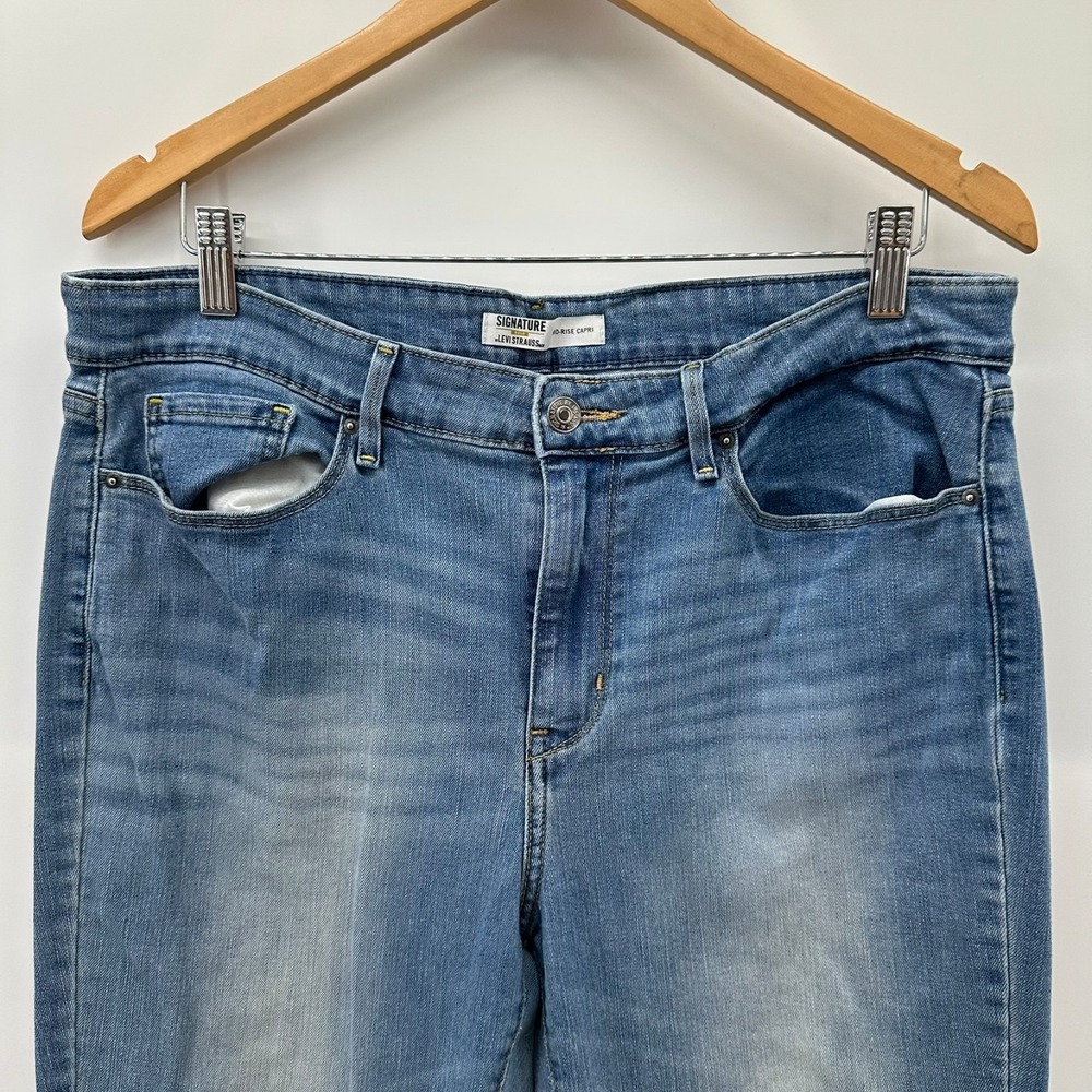Signature Gold By Levi Strauss Capri Jeans Womens 14 32W Blue Denim Mid Rise